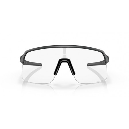Oakley Sutro Lite Matte Carbon con anteojos fotocromáticos de transparente a negro iridio