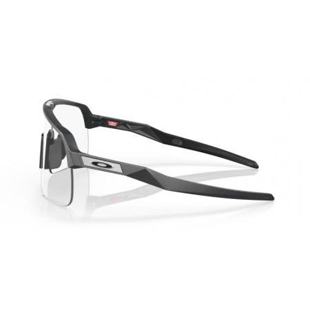 Oakley Sutro Lite Matte Carbon con anteojos fotocromáticos de transparente a negro iridio