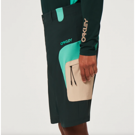 Oakley Maven MTB Cargo Shorts (Hunter Green)