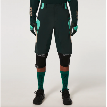 Oakley Maven MTB Cargo Shorts (Hunter Green)
